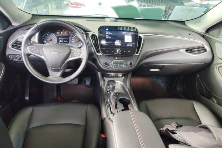 Used Chevrolet Malibu XL 2022 Redline 550T Automatic Sport Edition Center Console