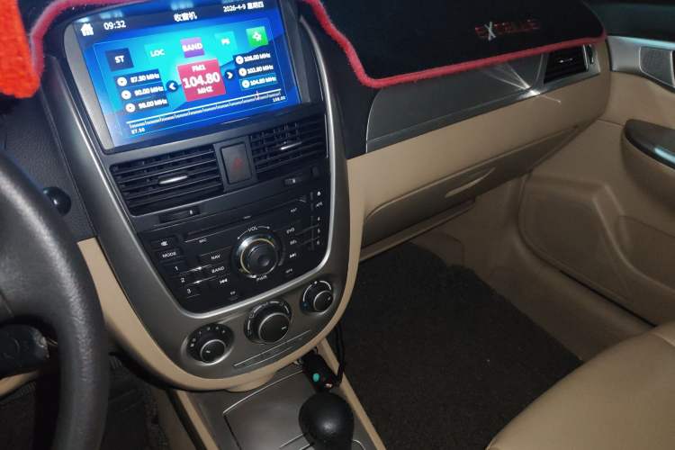 Used Buick Excelle 2011 1.6LX-AT Audio And AC Panel