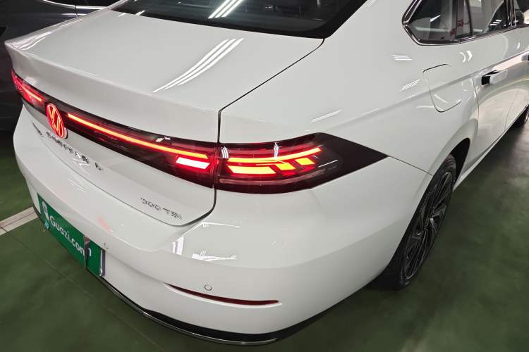 Used Volkswagen Sagitar 2026 Model L 300TSI DSG Luxury Version Right Rear Taillight