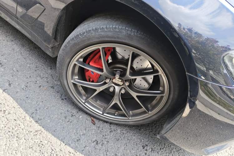 Used BMW 5 Series 2021 Restyled 530Li Luxury Edition M Sport Package Right Front Wheel Hub