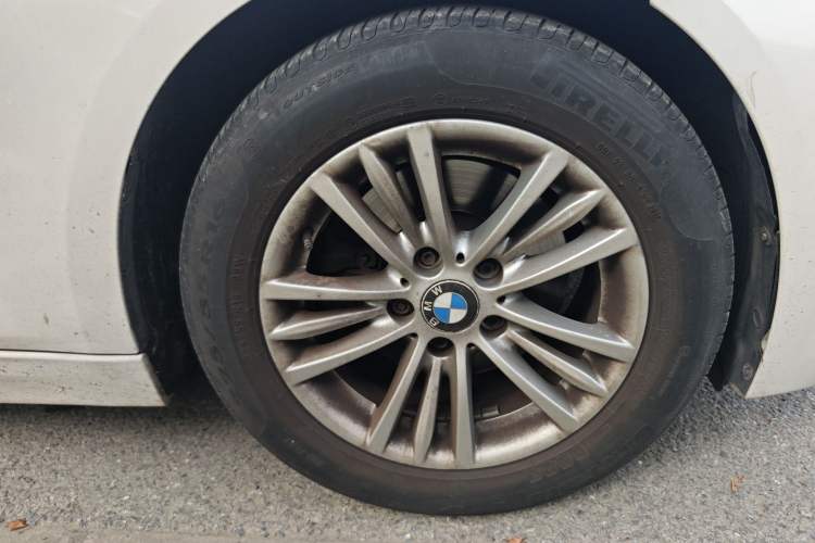 Used BMW 3 Series 2014 320Li Fashion Model Right Front Wheel Hub