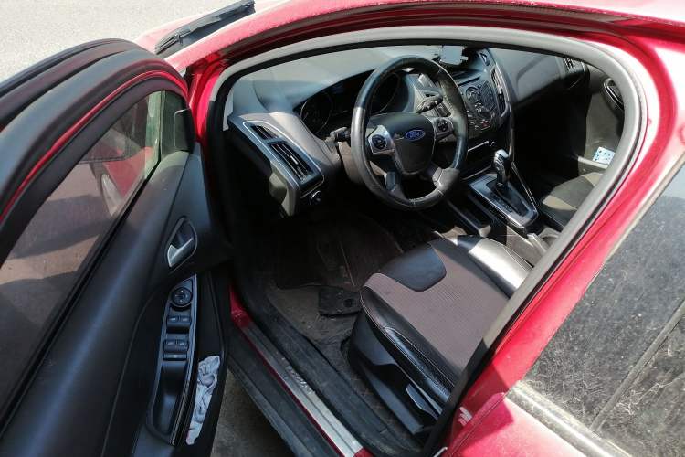 Used Ford Focus 2012 Sedan 1.6L Automatic Fashion Edition