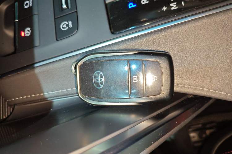 Used Toyota Harrier 2024 2.0L CVT Two-Wheel Drive Entry Version
