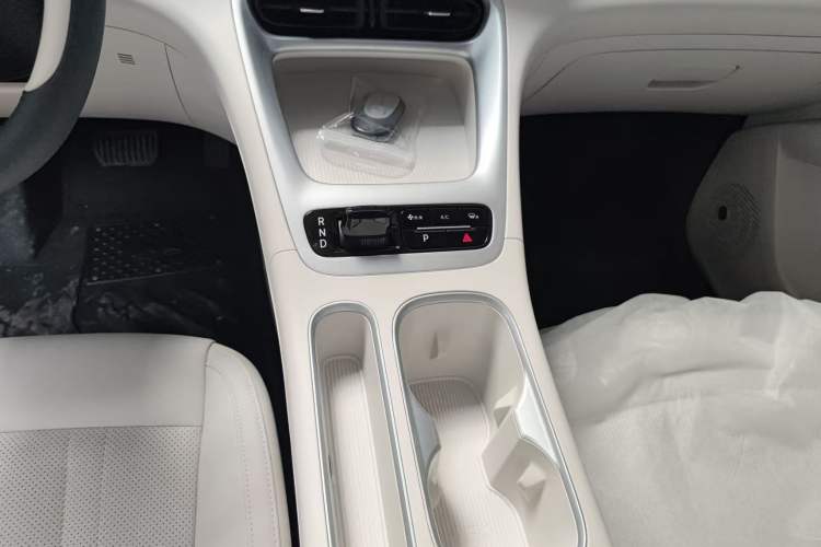 Used Geely Galaxy Geome 2026 Model 310km Youth Edition Gear Lever