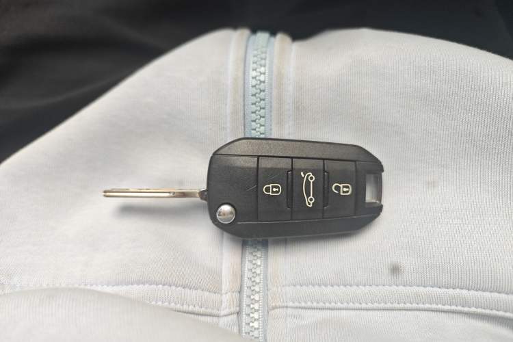 Used Peugeot 3008 2013 2.0L Automatic Trend Edition Vehicle Key