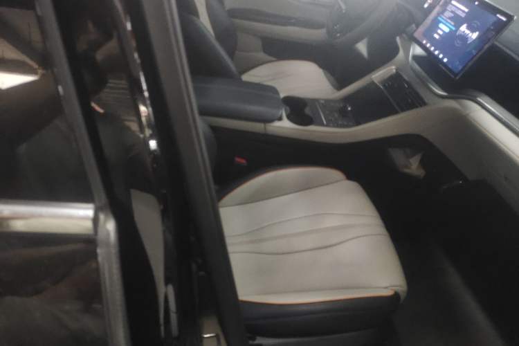 Used BYD Song PLUS New Energy 2024 HONOR Edition DM-i 110km Flagship Model Right Front Seat