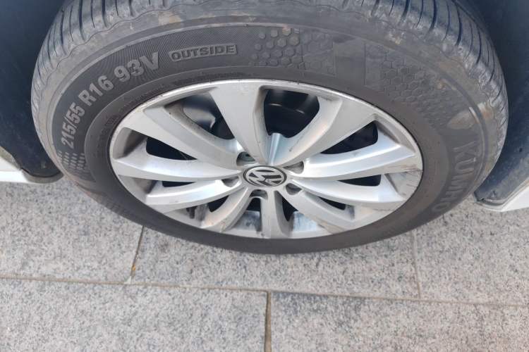 Used Volkswagen Magotan 2015 1.8TSI Luxury Model Right Front Wheel Hub
