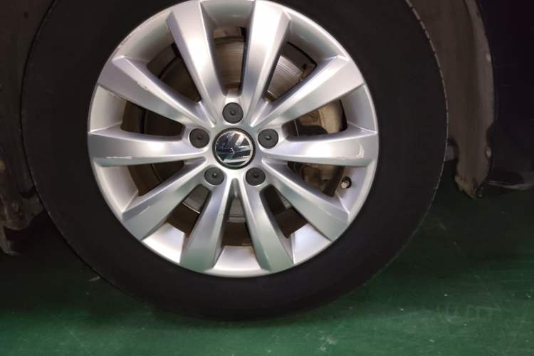 Used Volkswagen Passat 2013 1.8TSI DSG Government Procurement Edition Right Front Wheel Hub