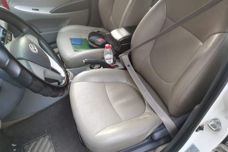 Used Hyundai Verna (older generation) 2010 Sedan 1.4L Automatic Comfort Model GS Left Front Seat