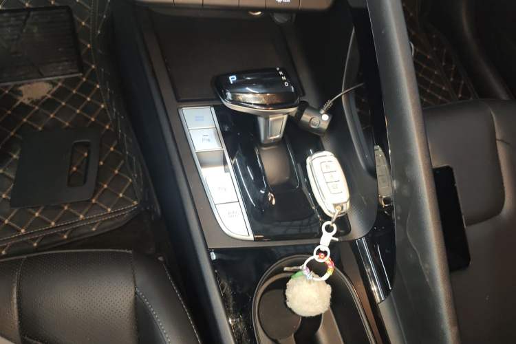 Used Hyundai Elantra 2023 1.5L CVT GLX Elite Edition Gear Lever