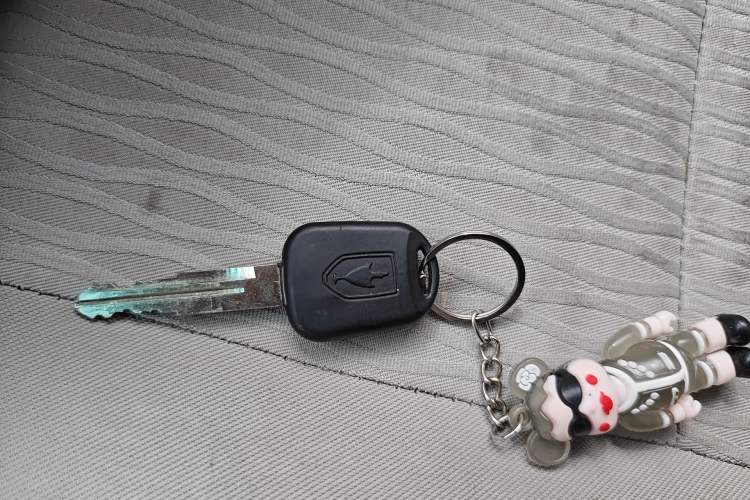 Used Jinbei Hiace X30 2023 1.5L Wealthy-Style Passenger Van 5/6/7-Seater Non-Air-Conditioned Version SWC15M Vehicle Key