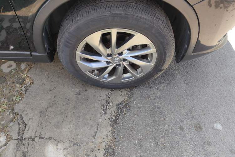 Used Nissan X-Trail 2014 2.5L CVT Ultimate Edition 4WD Right Front Wheel Hub