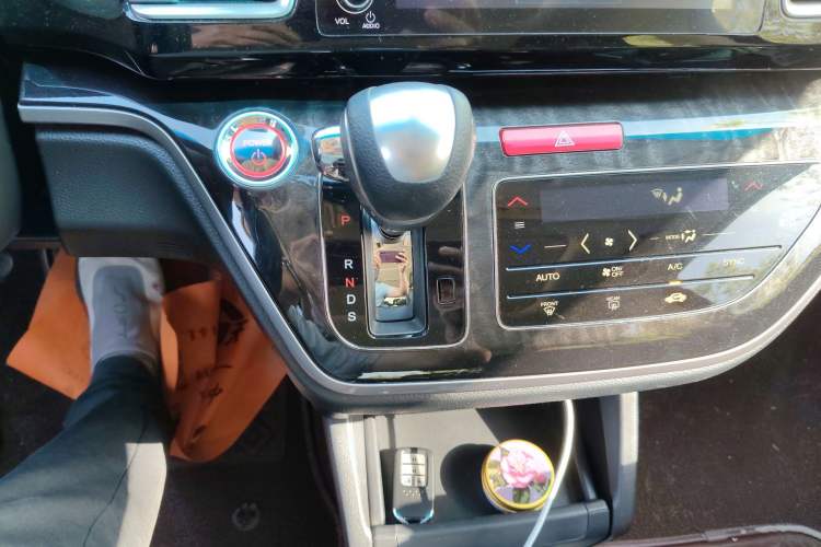 Used Honda Elysion 2019 2.0L Hybrid Luxury Edition
