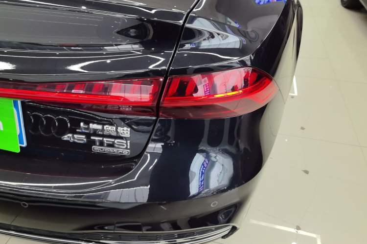 Used Audi A7L 2024 45TFSI quattro S-line Visionary Edition Flow Crystal Package
