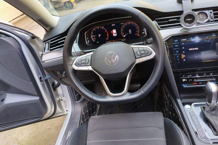 Used Volkswagen Magotan 2020 330TSI DSG Luxury Edition Steering Wheel
