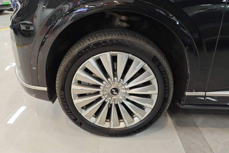 Used ONVO Luxeed L90 2025 Model—Ultra Six-Seater Version
