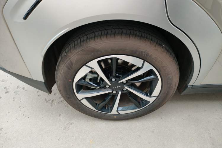 Used AION Y 2025 Plus 510 Zhihao Edition Right Rear Wheel Hub