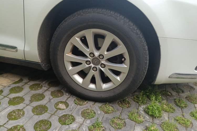 Used Citroen C5 2014 2.0L Automatic Luxury Edition Right Front Wheel Hub