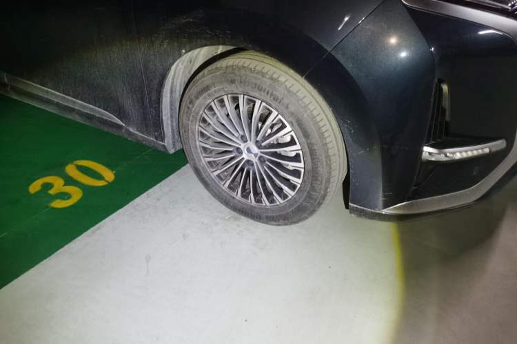 Used Denza D9 2022 DM-i 970 Four-Wheel Drive Flagship Model
