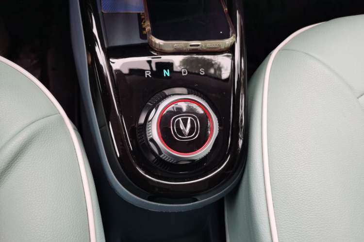 Used CHANGAN Benni E-Star 2021 National Edition Colorful Version Lithium Iron Phosphate (31.86 kWh) Gear Lever