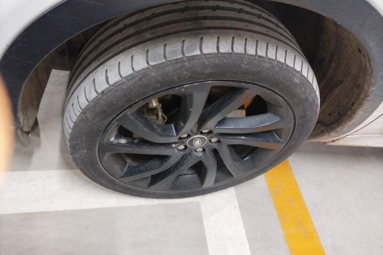 Used Land Rover Discovery Sport 2019 240 PS SE Dynamic Version China VI Standard Left Front Wheel Hub