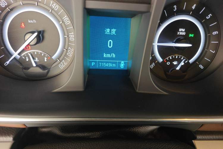 Used Buick GL8 2018 28T Luxury Model China VI Standard Odometer Close Up