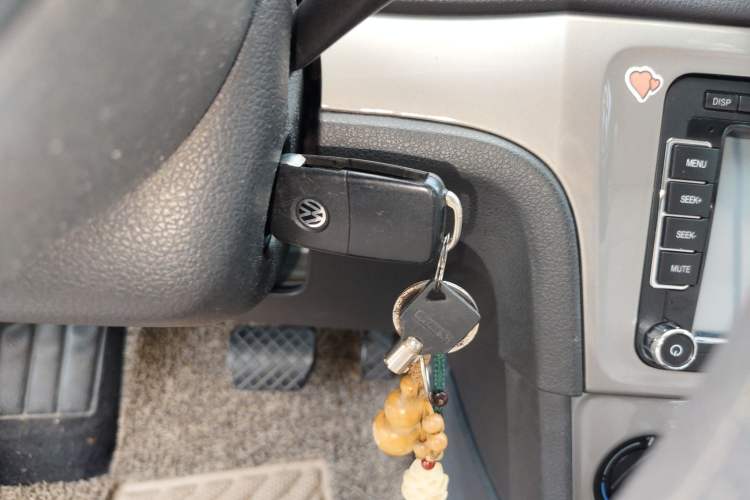 Used Volkswagen Gran Lavida 2013 1.6L Automatic Fashion Model
