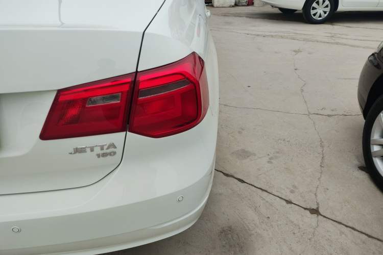 Used Volkswagen Jetta 2015 1.6L Automatic Fashion Model
