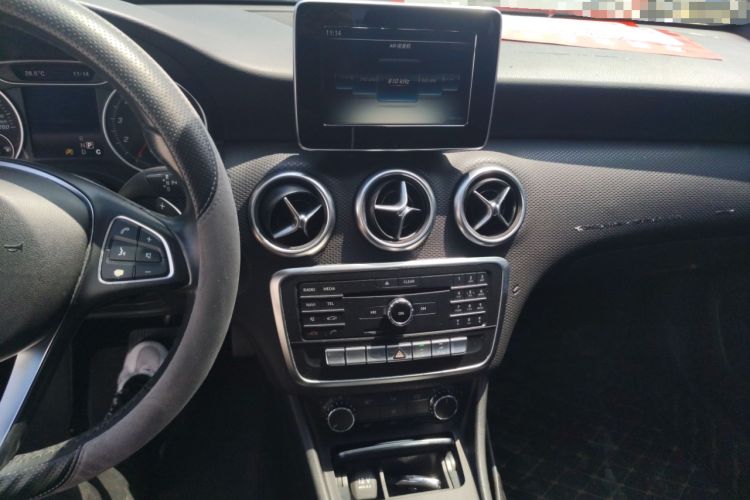 Used Mercedes-Benz A-Class 2016 A 200 Dynamic Edition Audio And AC Panel