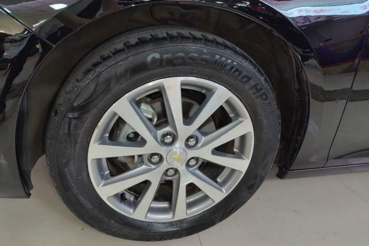 Used Chevrolet Malibu 2017 1.5T Automatic Luxury Edition Left Front Wheel Hub