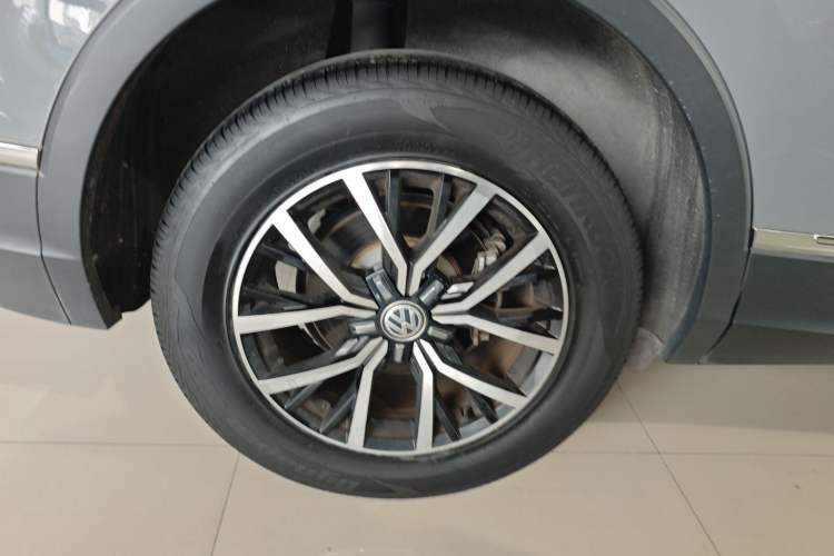 Used Volkswagen Tiguan L 2018 330TSI Automatic Two-Wheel Drive Luxury Edition Exterior 2