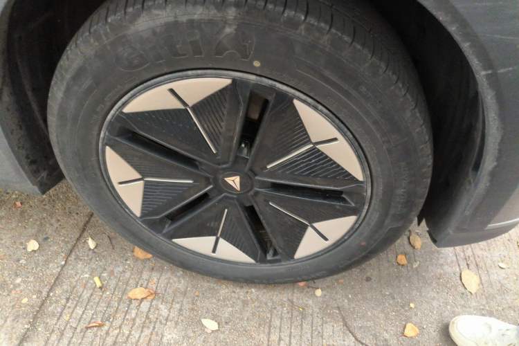 Used Deepal S07 2023 200Max Range-Extended Version Right Front Wheel Hub