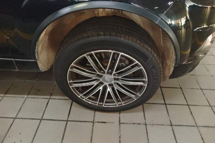 Used Audi Q7 2014 35 TFSI Exclusive Edition Right Front Wheel Hub