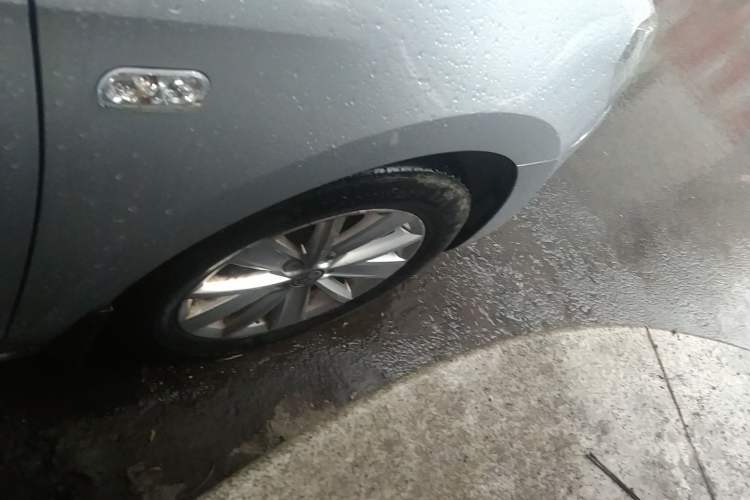 Used Volkswagen Jetta 2013 1.6L Automatic Comfort Model Right Front Wheel Hub