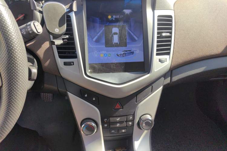 Used Chevrolet Cruze 2015 Hatchback 1.6L Manual Comfort Edition