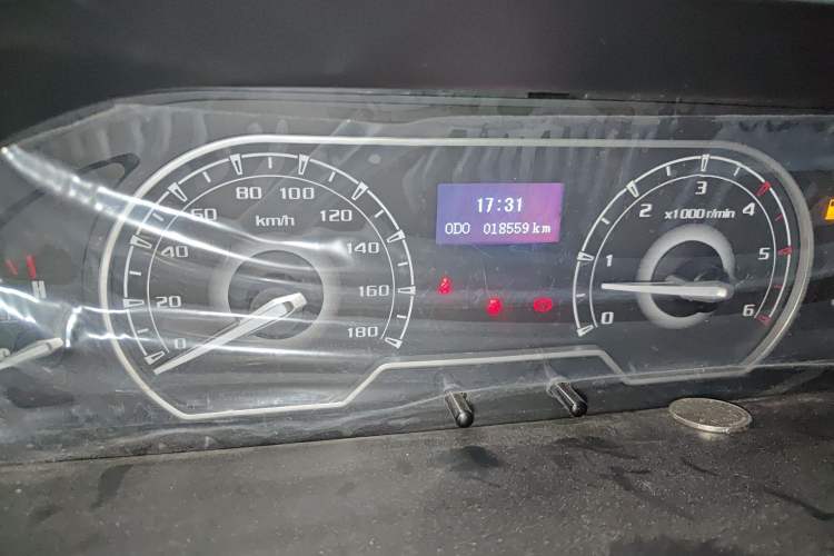 Used SAIC MAXUS Xintu V80 2023 2.0T Manual Classic Aoyuntong Power Version Short Wheelbase Mid-Height 5/6-Seater