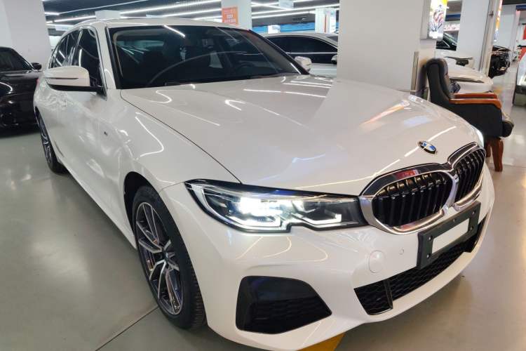 Used BMW 3 Series 2021 Facelifted 320Li M Sport Package Front Right 45 Deg