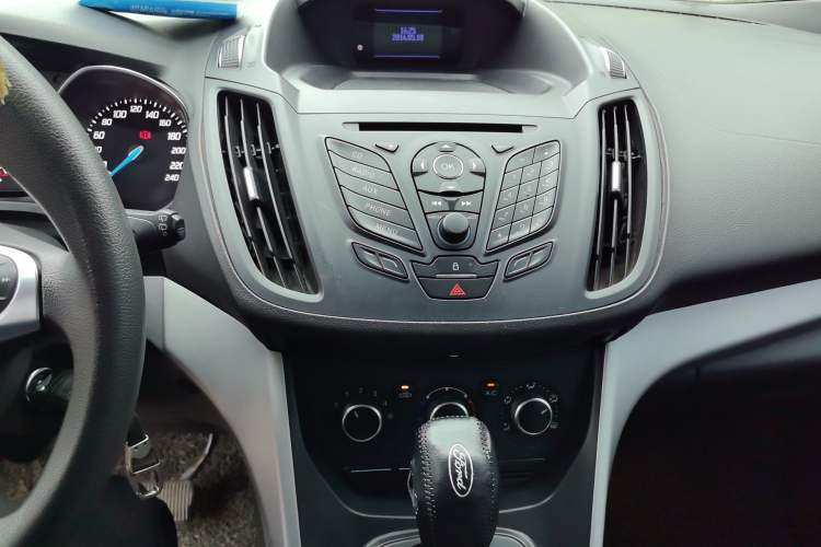 Used Ford Kuga 2013 1.6L GTDi Two-Wheel-Drive Comfort Model Audio And AC Panel