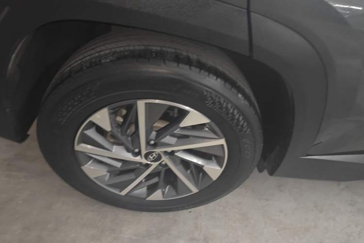 Used Hyundai Tucson 2023 Tucson L 1.5T Automatic Two-Wheel Drive GLX Elite Edition Right Rear Wheel Hub