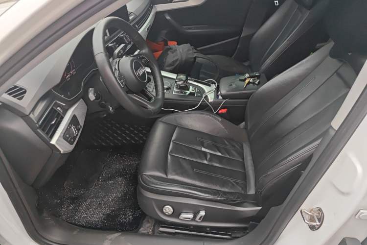 Used Audi A4L 2018 30th Anniversary Edition 40 TFSI Fashion Model
