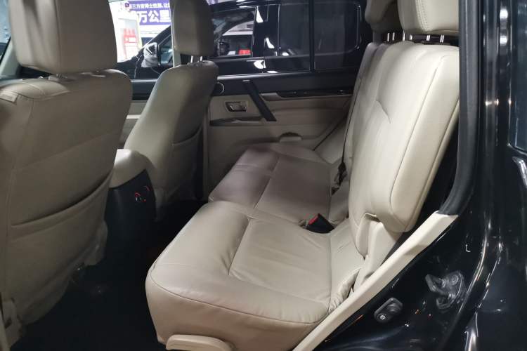 Used Mitsubishi Pajero 2018 V97 3.8L 5-Door GLS Sunroof – Middle East