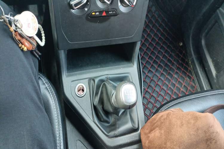 Used Wuling Hongguang PLUS 2019 1.5T Manual Comfort Version 7 Seats Gear Lever