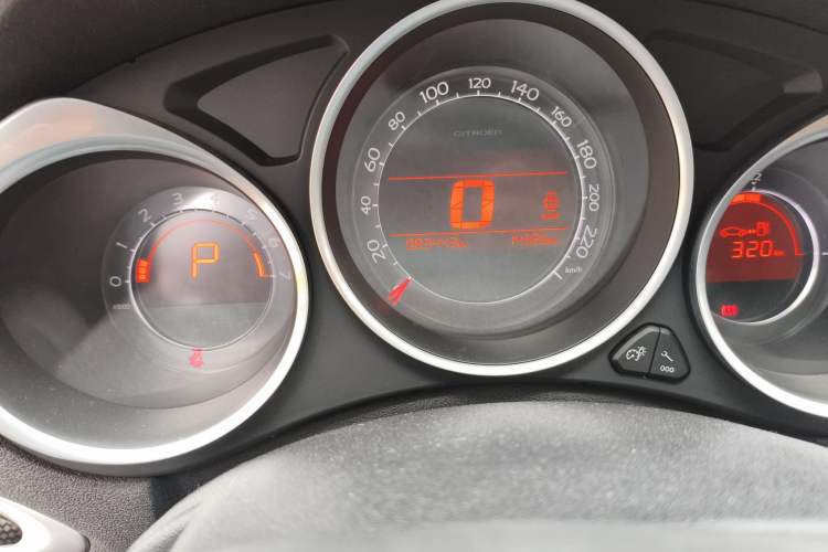 Used Citroen C4L 2013 1.8L Automatic Jingzhi Edition Odometer Close Up