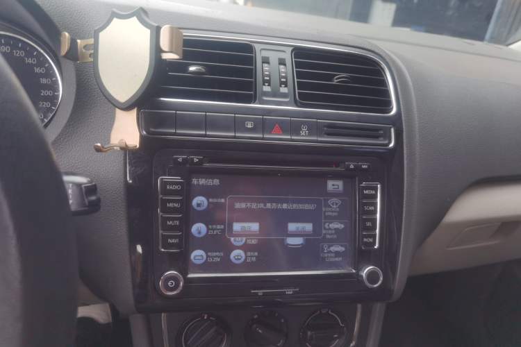 Used Volkswagen Polo 2014 1.4L Automatic Comfort Edition Audio And AC Panel