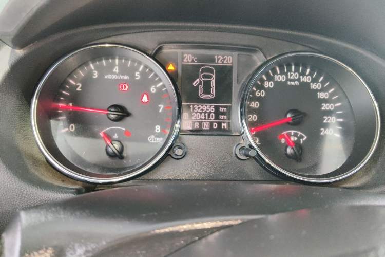 Used Nissan Qashqai 2011 2.0 XV Lea CVT 2WD Odometer Close Up