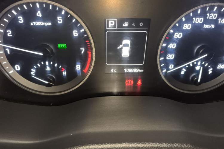 Used Hyundai Tucson 2018 1.6T Dual-Clutch Two-Wheel Drive 15th Anniversary Special Edition Odometer Close Up