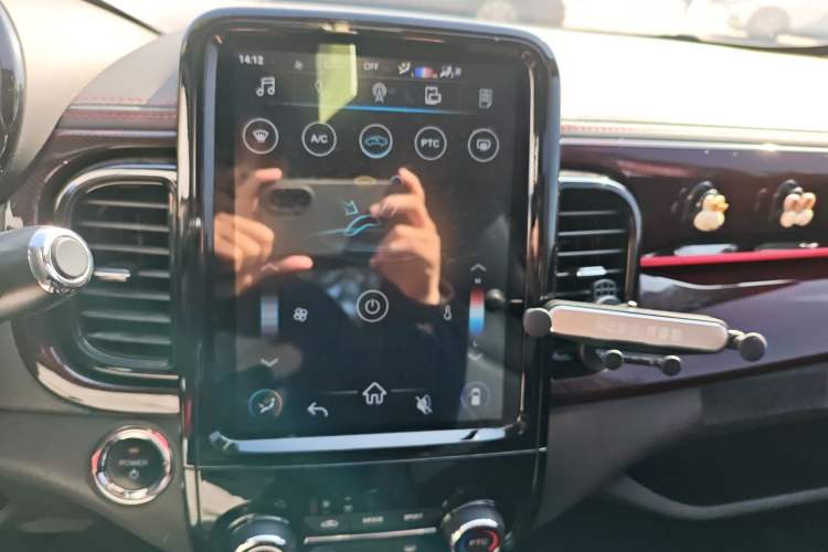 Used Chery Little Ant 2022 Revised Version Sweet Pink Edition Half-Sugar Version Lithium Iron Phosphate 30.7 kWh 30 kW 301 km
