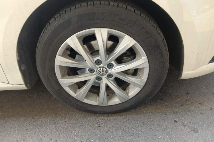 Used Volkswagen Lavida 2015 1.6L Automatic Comfort Edition
