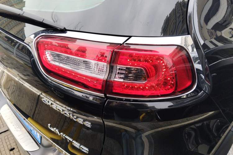 Used Jeep Cherokee 2020 2.0L Two-Wheel Drive Classic Sports Edition
