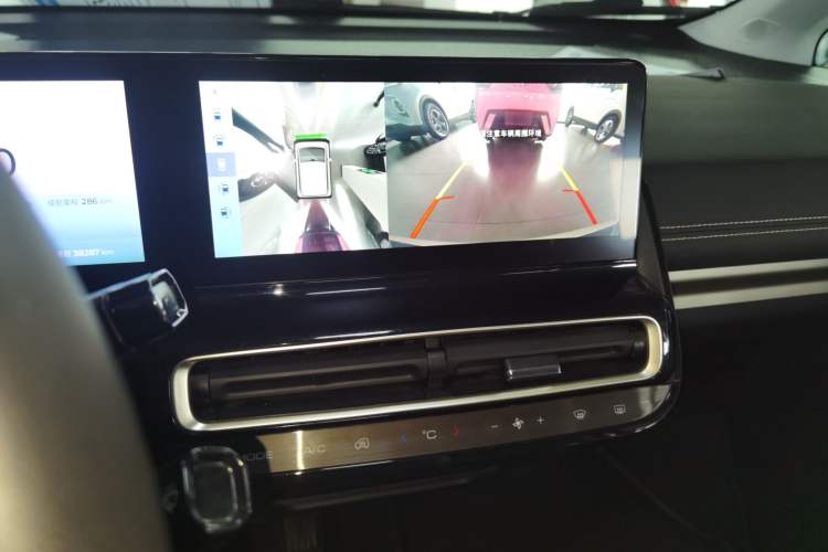 Used Baojun KiWi EV 2023 Smart Luxury Edition Lithium Iron Phosphate Audio And AC Panel